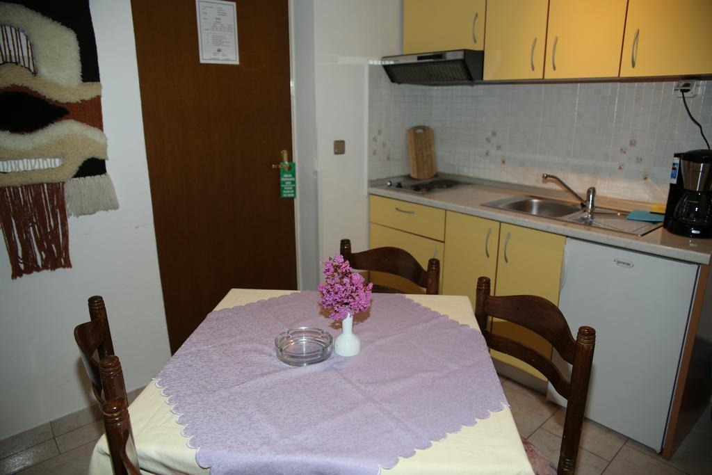 Pansion Adria Hotel Sveti Filip i Jakov Ruang foto
