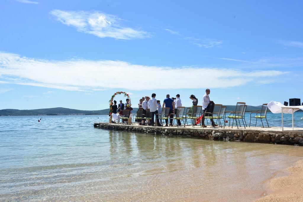 Pansion Adria Hotel Sveti Filip i Jakov Bagian luar foto