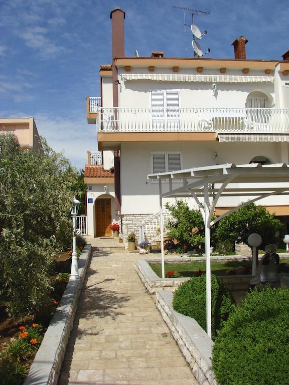 Pansion Adria Hotel Sveti Filip i Jakov Bagian luar foto