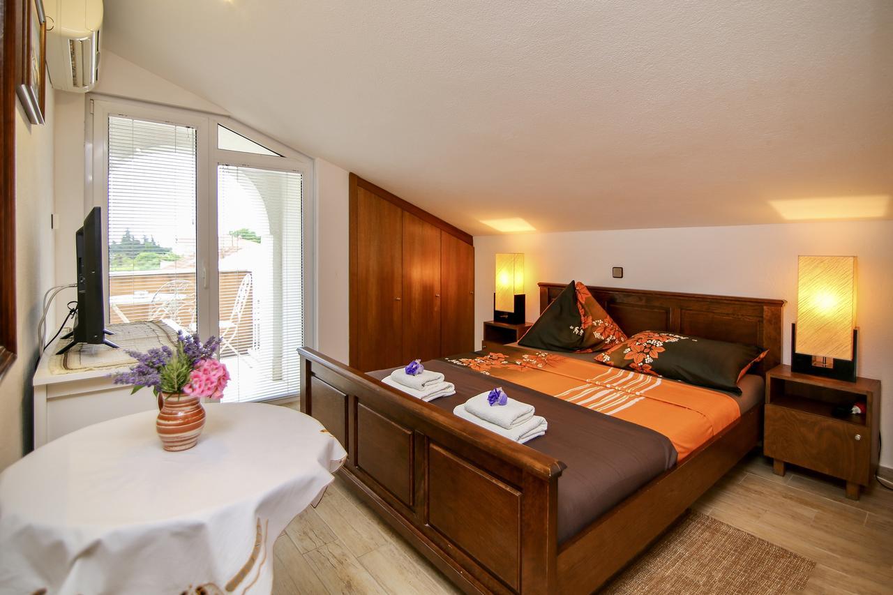 Pansion Adria Hotel Sveti Filip i Jakov Bagian luar foto