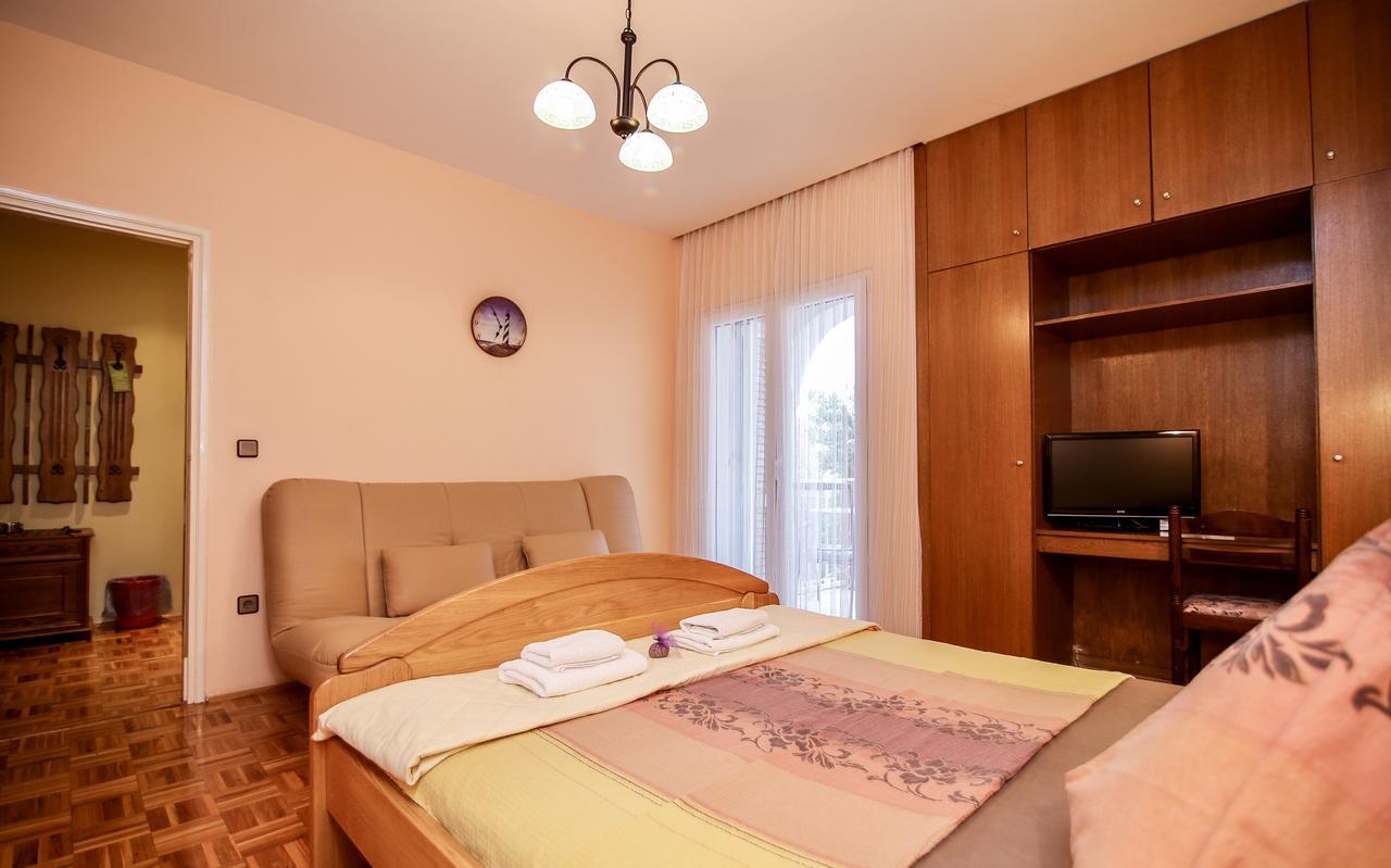 Pansion Adria Hotel Sveti Filip i Jakov Bagian luar foto