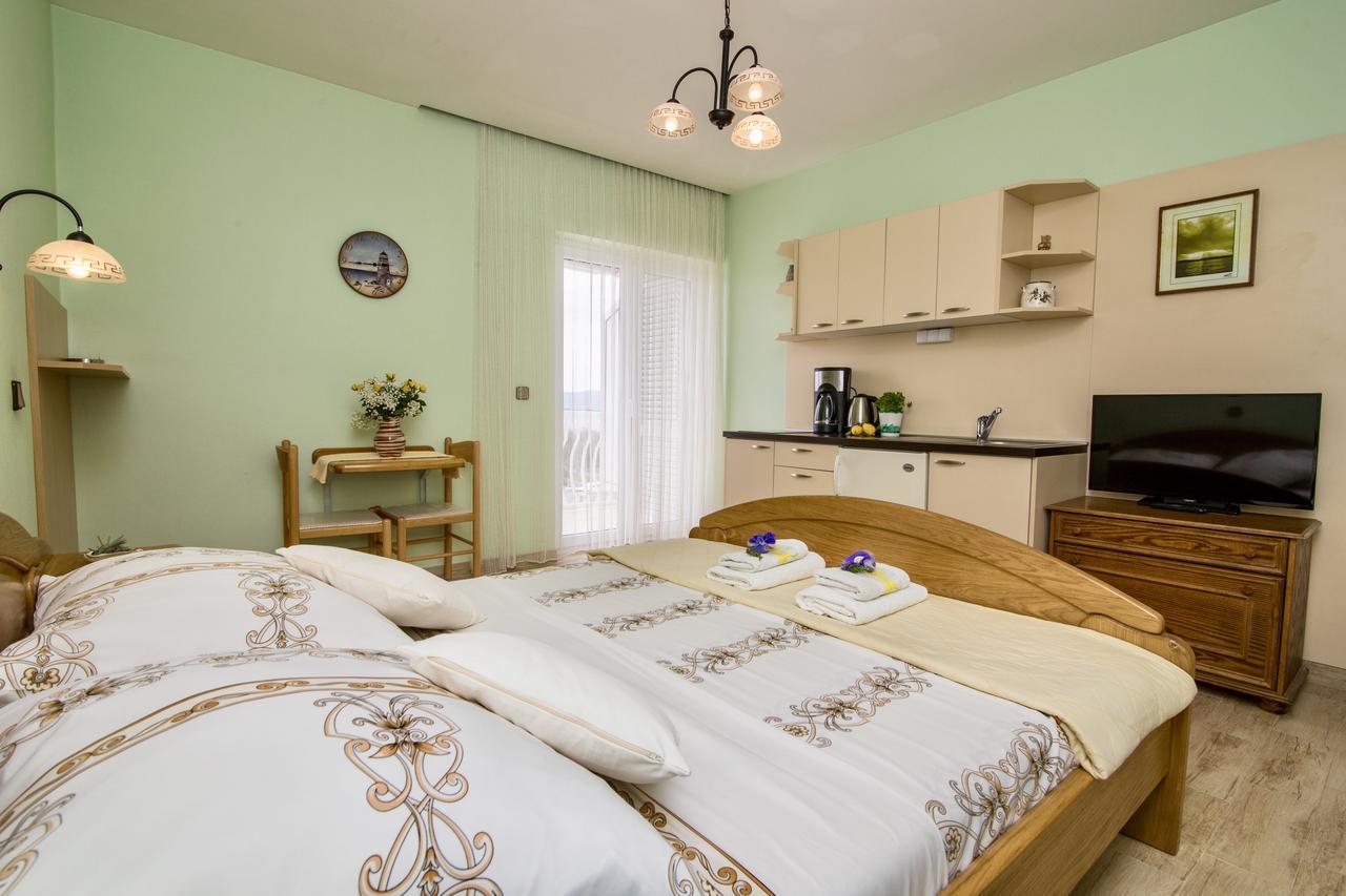Pansion Adria Hotel Sveti Filip i Jakov Bagian luar foto