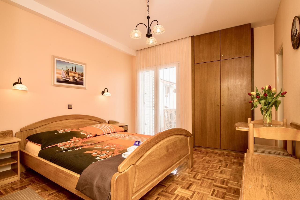 Pansion Adria Hotel Sveti Filip i Jakov Bagian luar foto