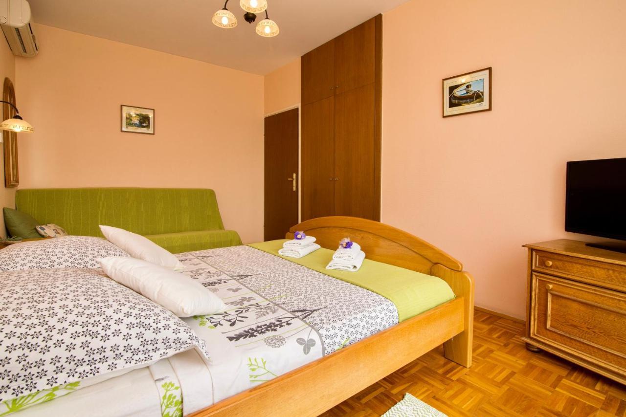 Pansion Adria Hotel Sveti Filip i Jakov Bagian luar foto