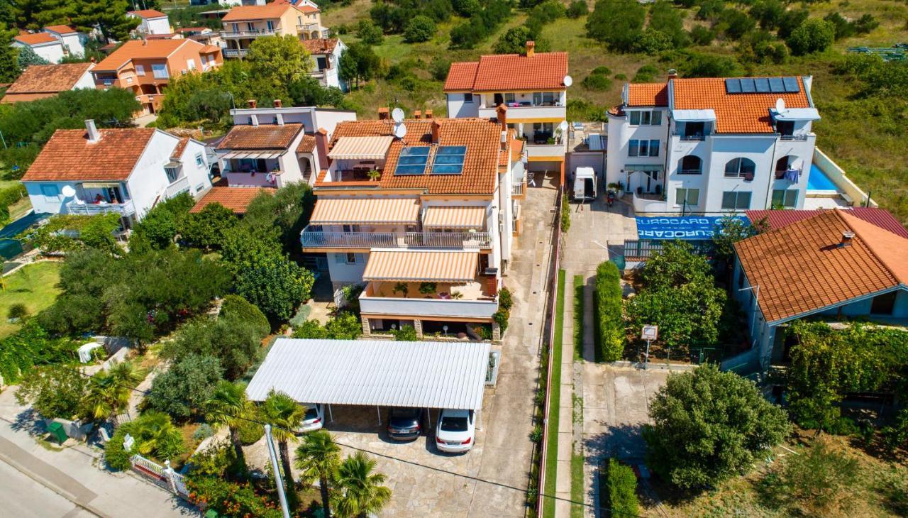 Pansion Adria Hotel Sveti Filip i Jakov Bagian luar foto