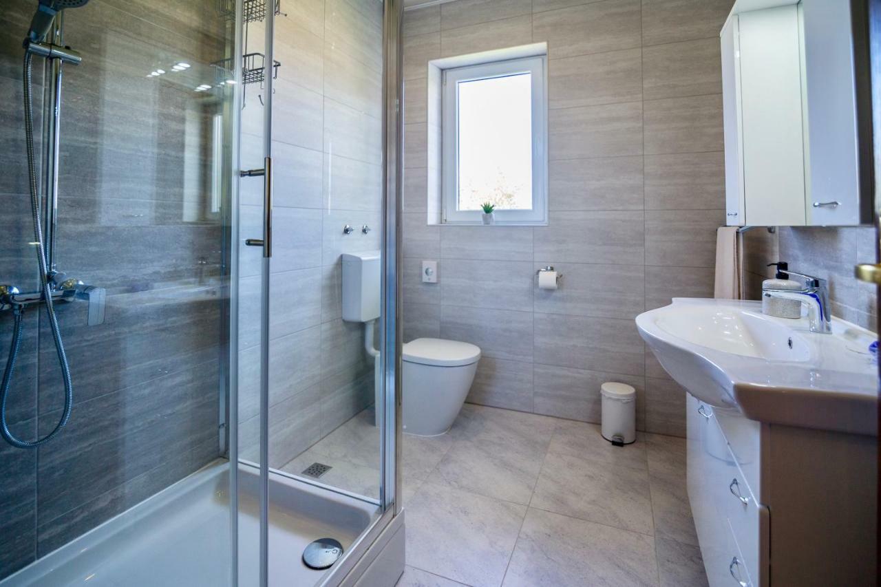 Pansion Adria Hotel Sveti Filip i Jakov Bagian luar foto